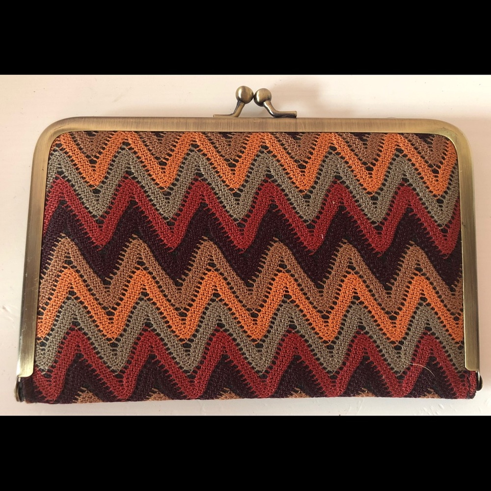 Vibrant Clutch